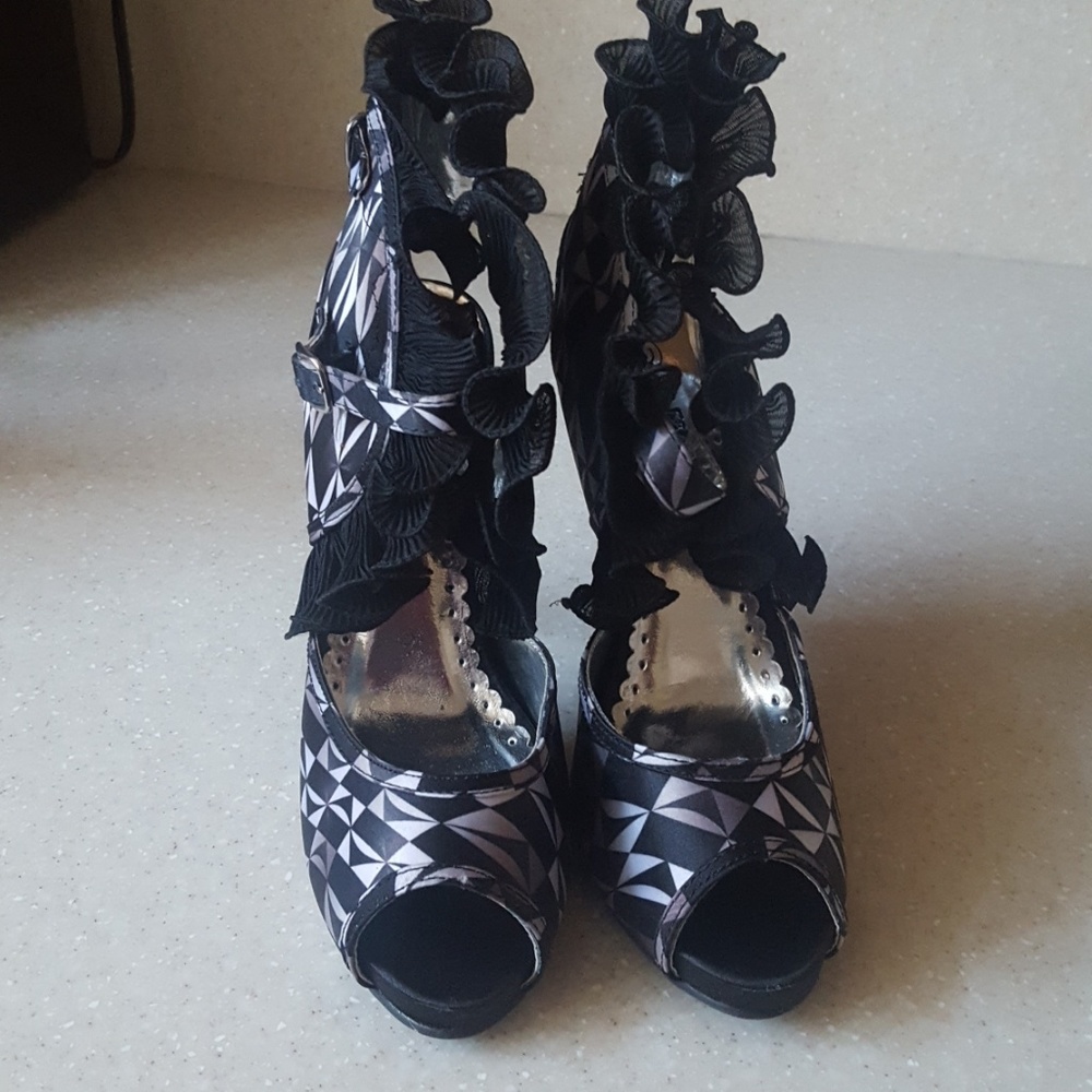 Shoes - Picture 3 of 3